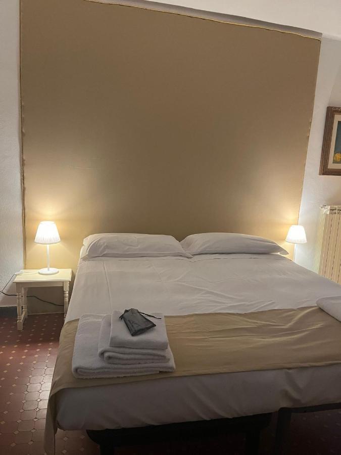 Casa Violetta Bed & Breakfast Marina di Massa Exterior photo
