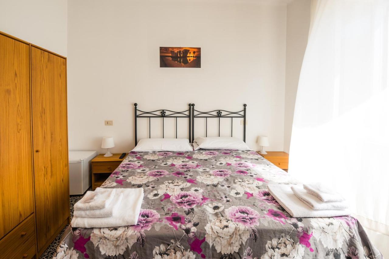Casa Violetta Bed & Breakfast Marina di Massa Exterior photo