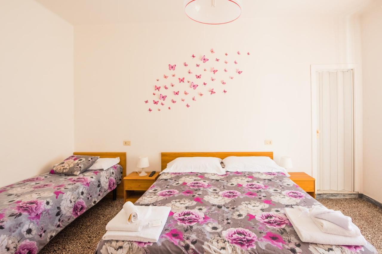 Casa Violetta Bed & Breakfast Marina di Massa Exterior photo